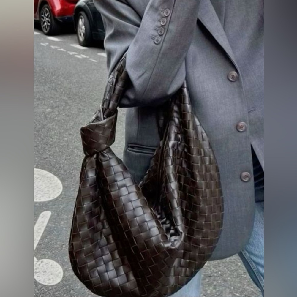 Bottega Veneta Brown Intrecciato Leather Hobo Bag - Picture 2 of 6